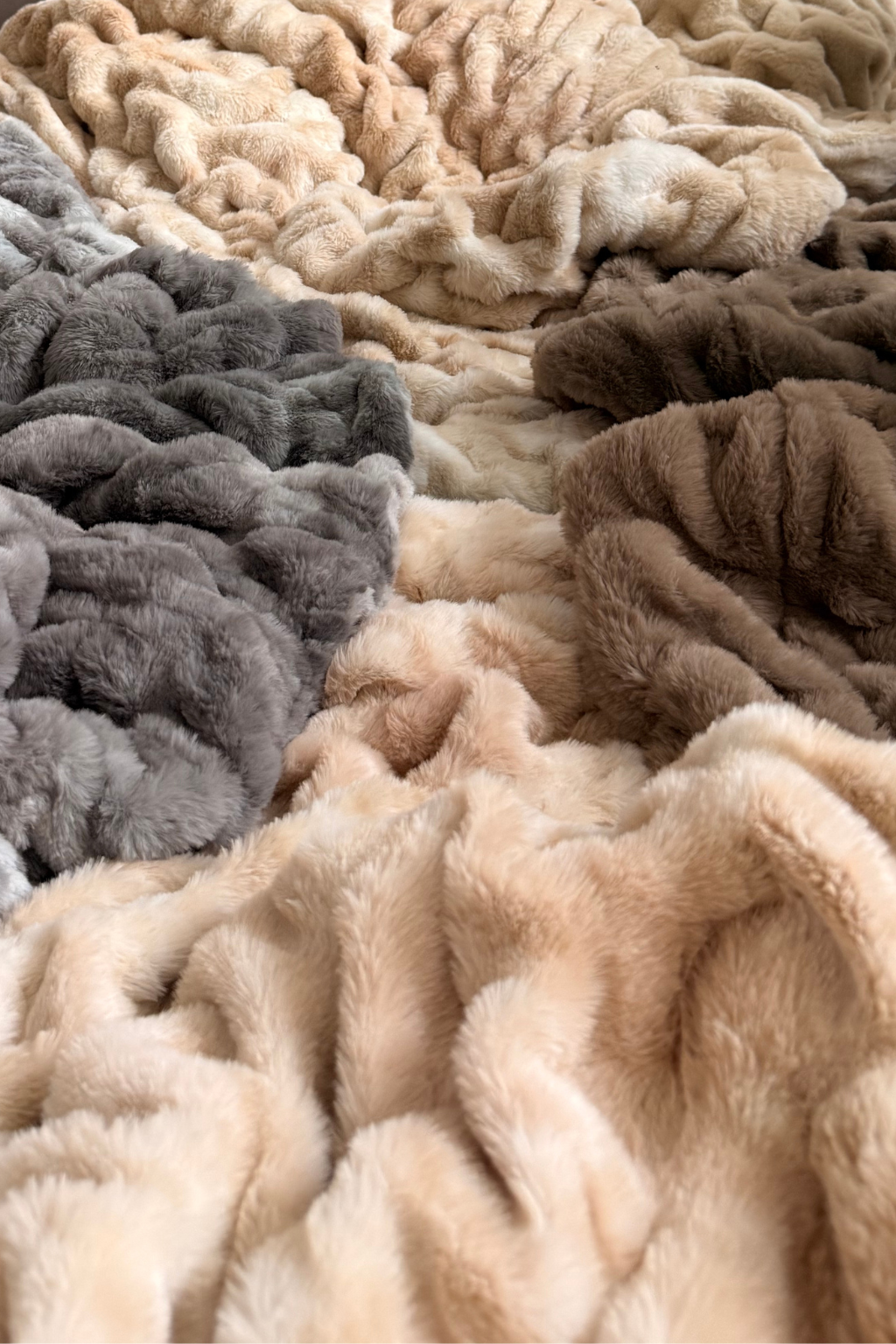 Faux Fur vs. Wool vs. Cotton: Which Blanket Is Right for You?